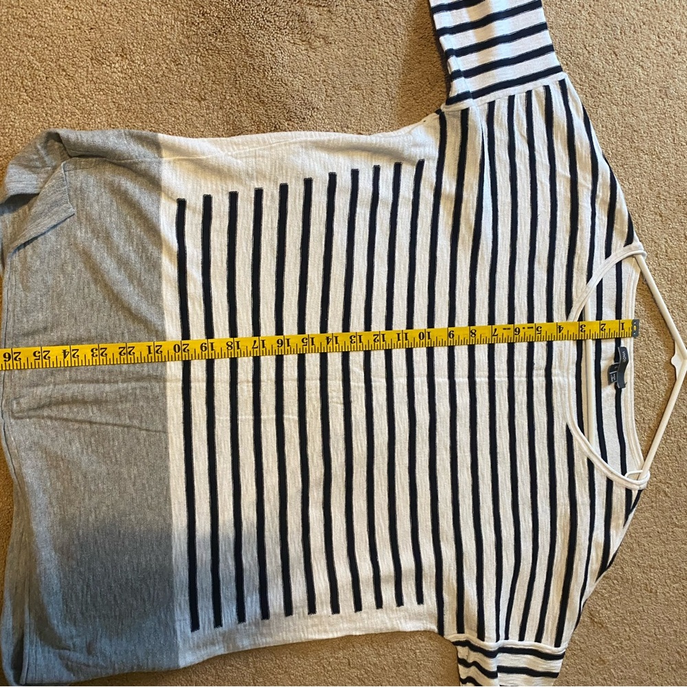 Vince brand Striped large Black and White Long Sleeve Top very soft 100% cotton - Picture 6 of 7